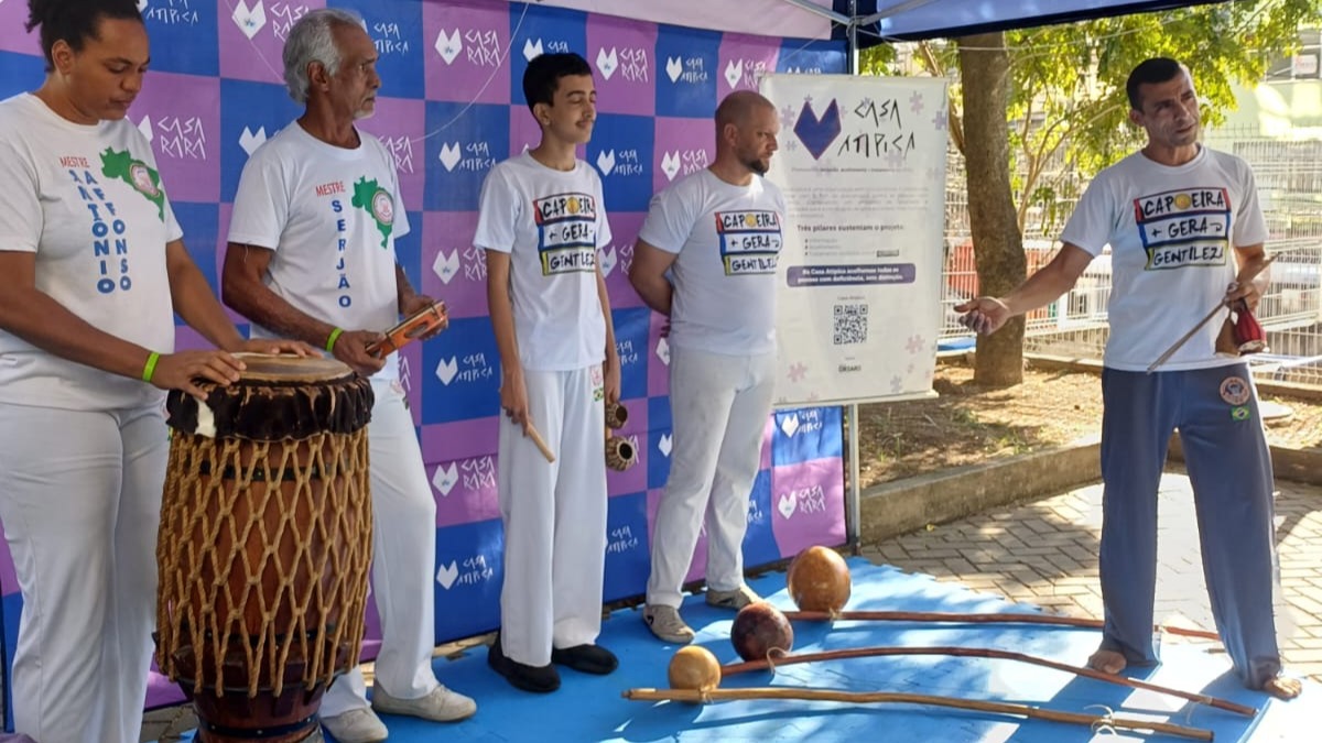 Som da Terra: Criação de instrumentos musicais com materiais reciclados e vivência sonora, valorizando a expressão corporal e sensorial
